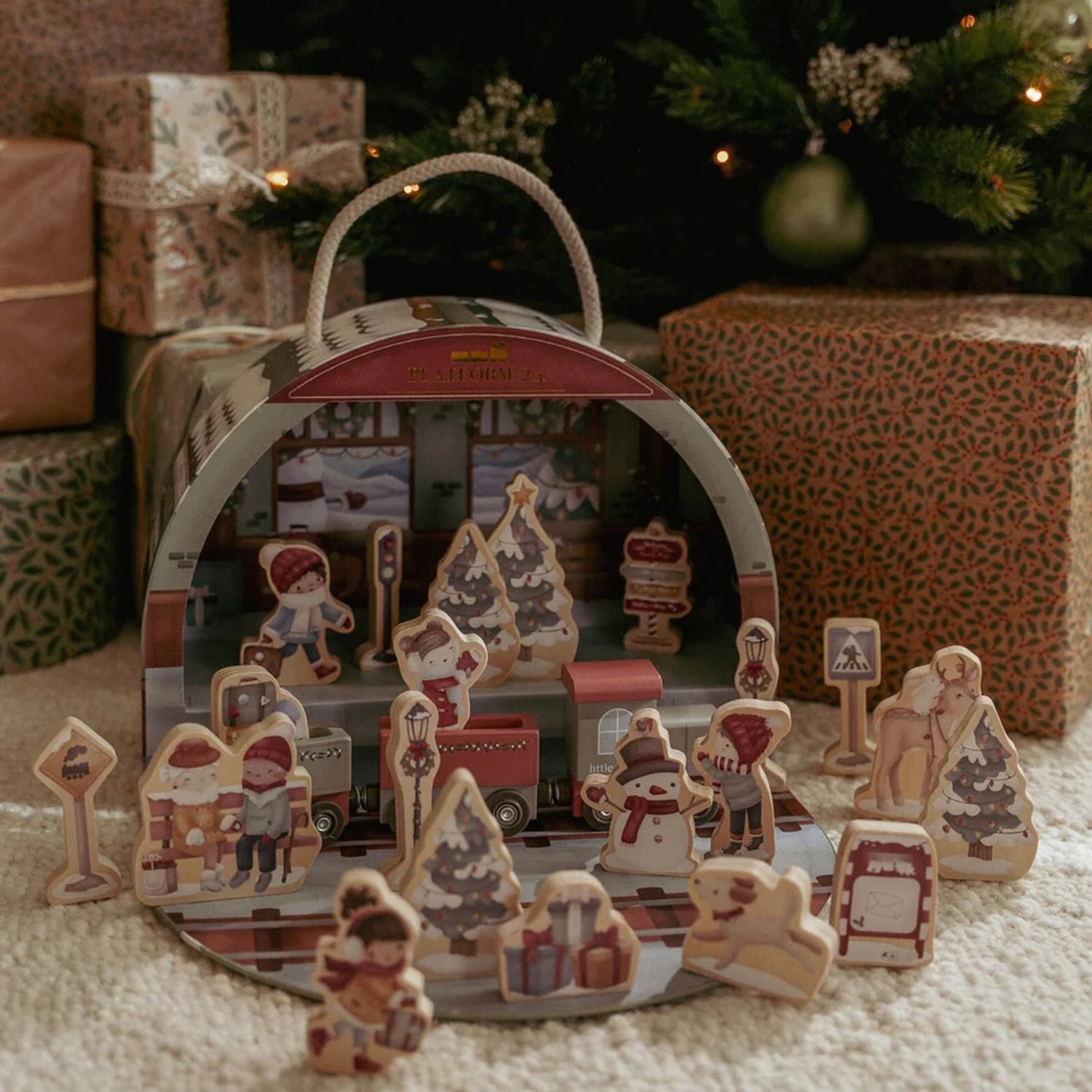 Little Dutch Adventskalender 2026 - 24 Verrassingen om een Compleet Treinstation te Bouwen - Adventkalender - Geschenkset - Cadeaudoos - Geschenkdoos - Giftset Kind - Aftelkalender voor Kinderen - Speelgoed vanaf 2 jaar - Little Dutch Speelgoed Trein – foto 3