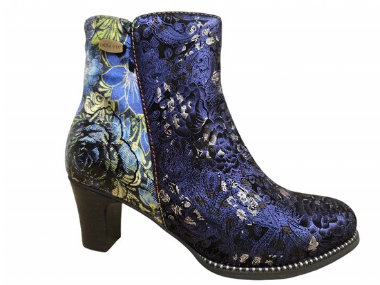 Bottine bleue avec un motif cachemire floral sur le bout et le talon. Le côté présente une impression florale verte et bleue. Logo Laura Vita sur le côté.