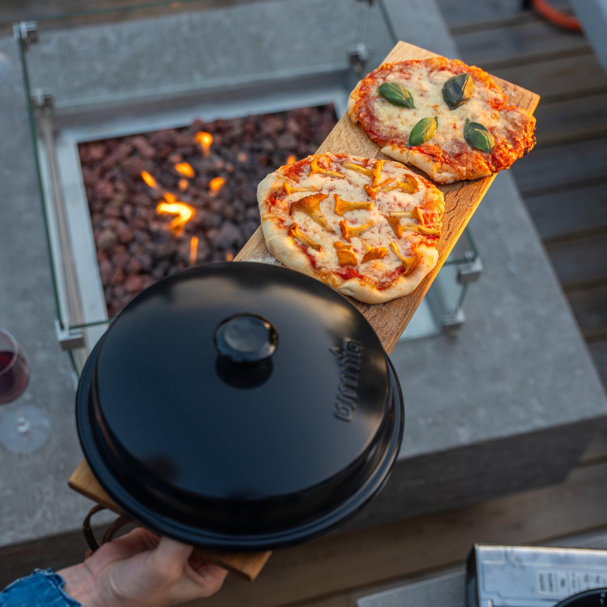 Omnia Stovetop Pizza Oven, draagbare pizzaoven voor het fornuis voor camping, camper, caravan, balkon en boot, mobiele - ShopVlot