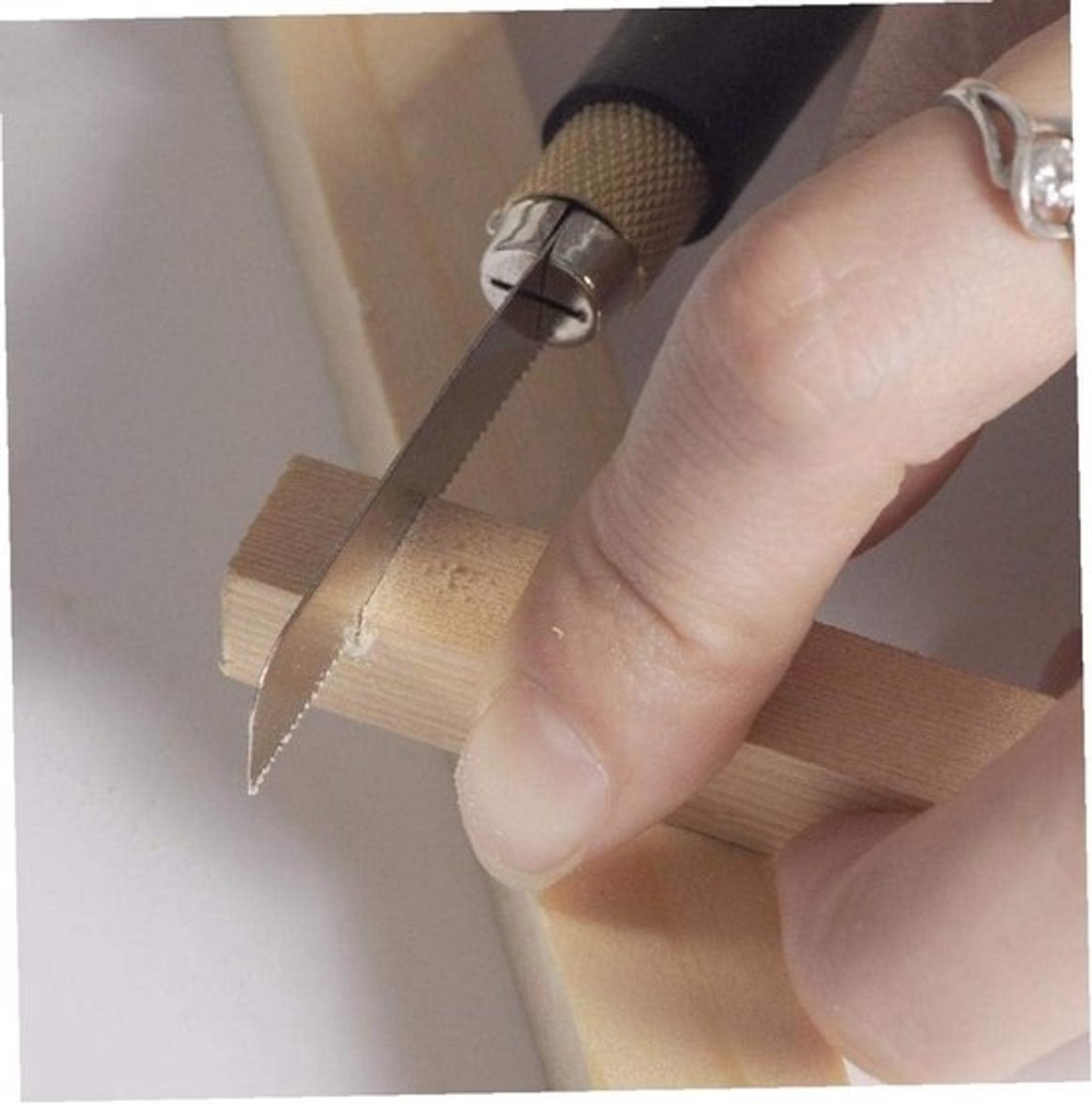 Mini-houtzaag - Zaag met fijne tanden - Voor modelbouwwerk - Carbonstalen blad - 148 mm lang - Geel