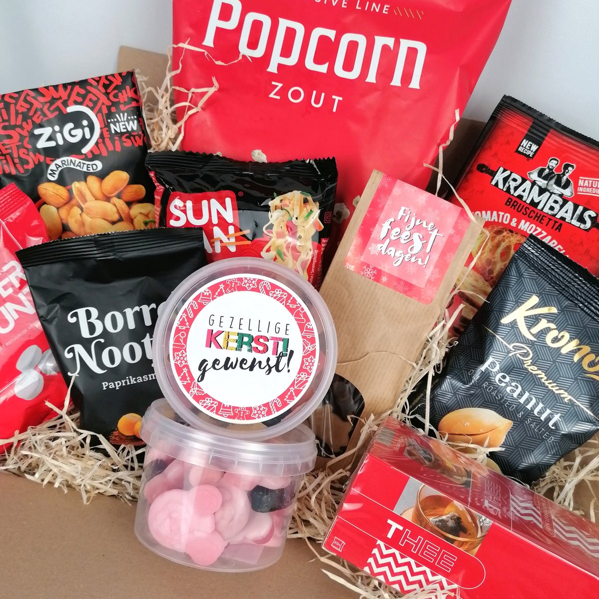 Kerstpakket "Merry Little Christmas" – Compact Borrel- & Snackpakket – Kerstcadeau met Hartige & Zoete Snacks – foto 4
