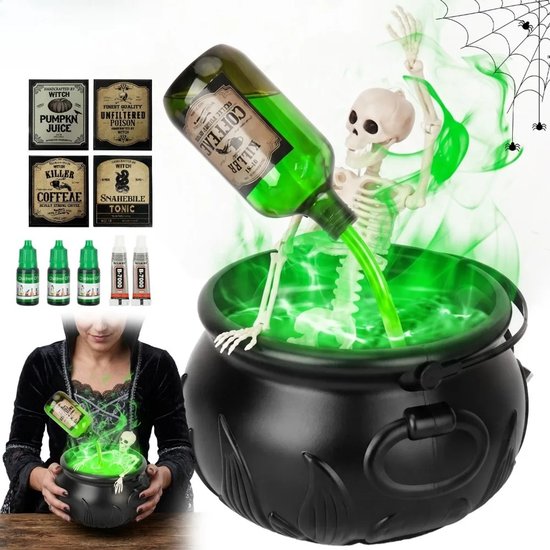 Zwarte heksenketel met skelet, groene mist, etiketten zoals 'SNAKEBILE TONIC' en 'KILLER COFFEAE', en lijmtubes.