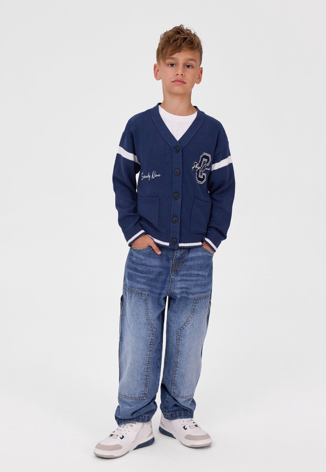 Minoti vest jongens – collegestijl – V-hals met zakken – marineblauw en crème