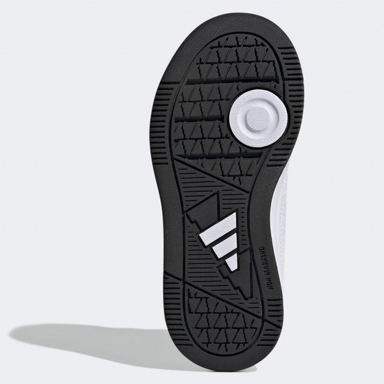 Zwarte buitenzool van een Adidas kindersneaker met Adidas logo en 'Non Marking' tekst.