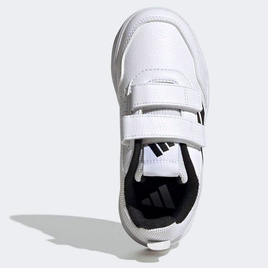 Bovenkant van witte kindersneakers met klittenbandsluiting, zwarte strepen en voering.