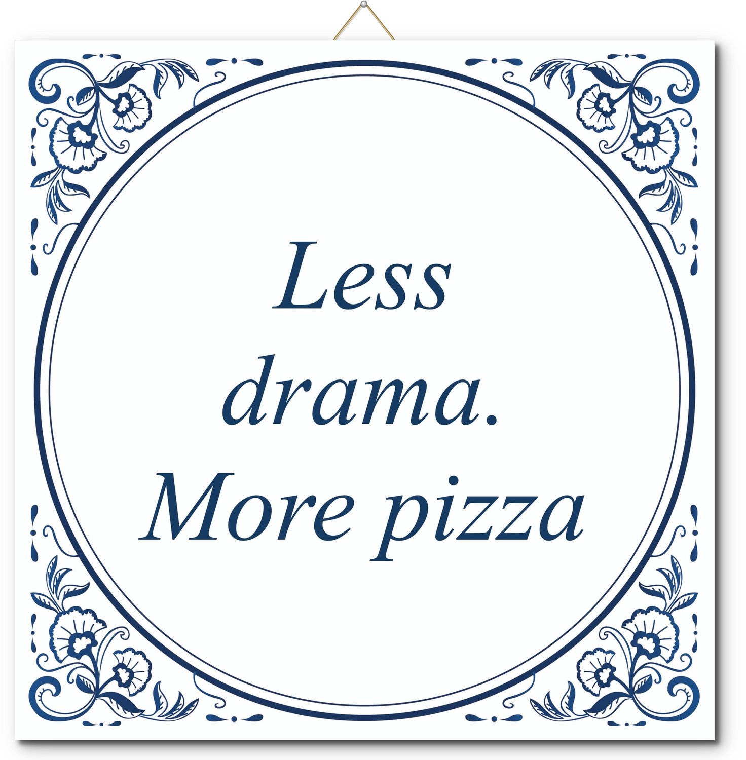 De Tegeltjesfabriek Tegeltje: Less drama. More pizza (met hangertje) wit en blauw