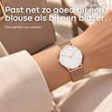 Rosegouden horloge om de pols gedragen, met tekst: Past net zo goed bij een blouse als bij een blazer. Ook perfect als cadeau.