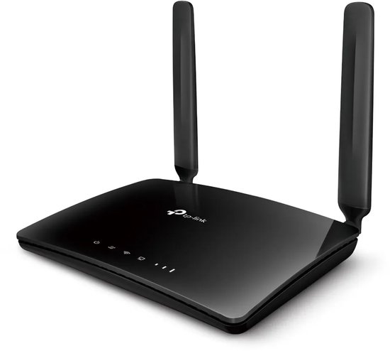 Zwarte TP-Link Archer MR200 4G-router met twee verticale antennes en LED-indicatielampjes op de bovenkant.