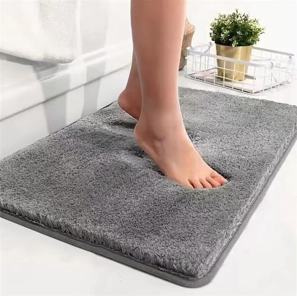 Badmat - Absorberende Badkamermat - Antislip en Wasbaar - Zachte Microvezel - Voor Badkamer, Douche en Wastafel - 120x50 cm - Grijs - 1 stuk