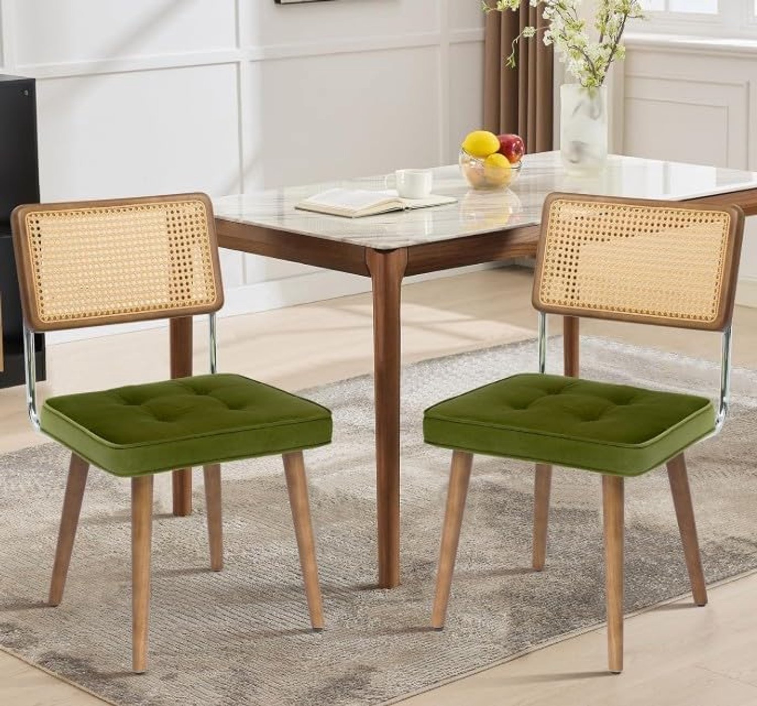 Danky Eetkamerstoel met Rotan Rugleuning - Zachte Fluwelen Zitting - Massief Houten Frame - Groen