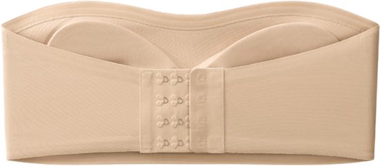 Achterkant van een beige strapless bh met een haak-en-oogsluiting en uitneembare pads.