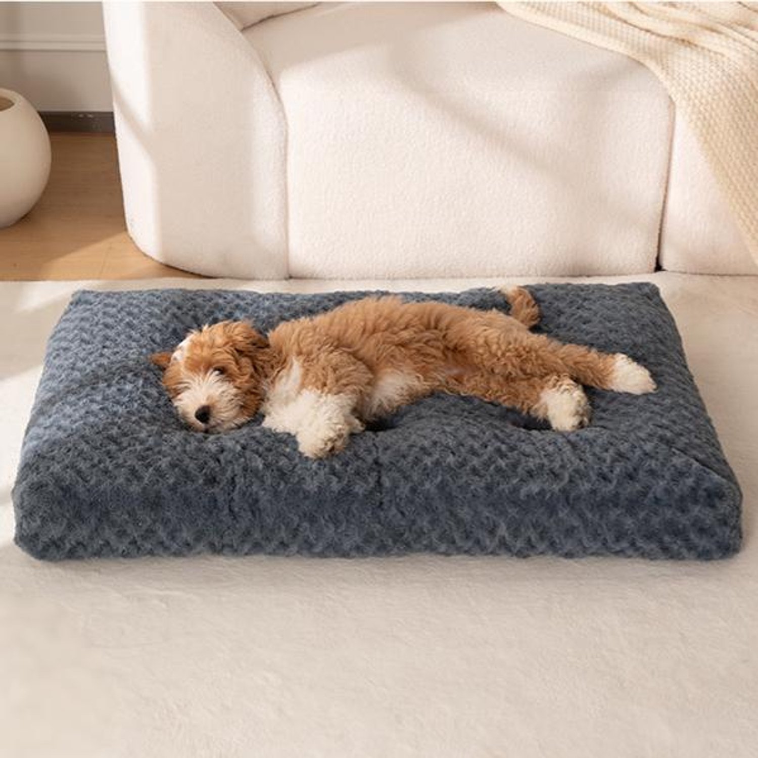Hondenbed Pluche – Zacht en Warm Hondenkussen voor Kleine Honden en Katten – Winterse Rustplek met PP-Katoenen Vulling en Antislip Onderzijde – Donkergrijs – 85 × 60 × 10 cm