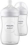 Deux biberons Philips Avent transparents avec anneaux blancs et tétines en forme de mamelon, présentés sur fond blanc.