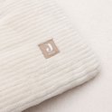 Crèmekleurig boxkleed met fijne ribbels en een beige label met Jollein logo.