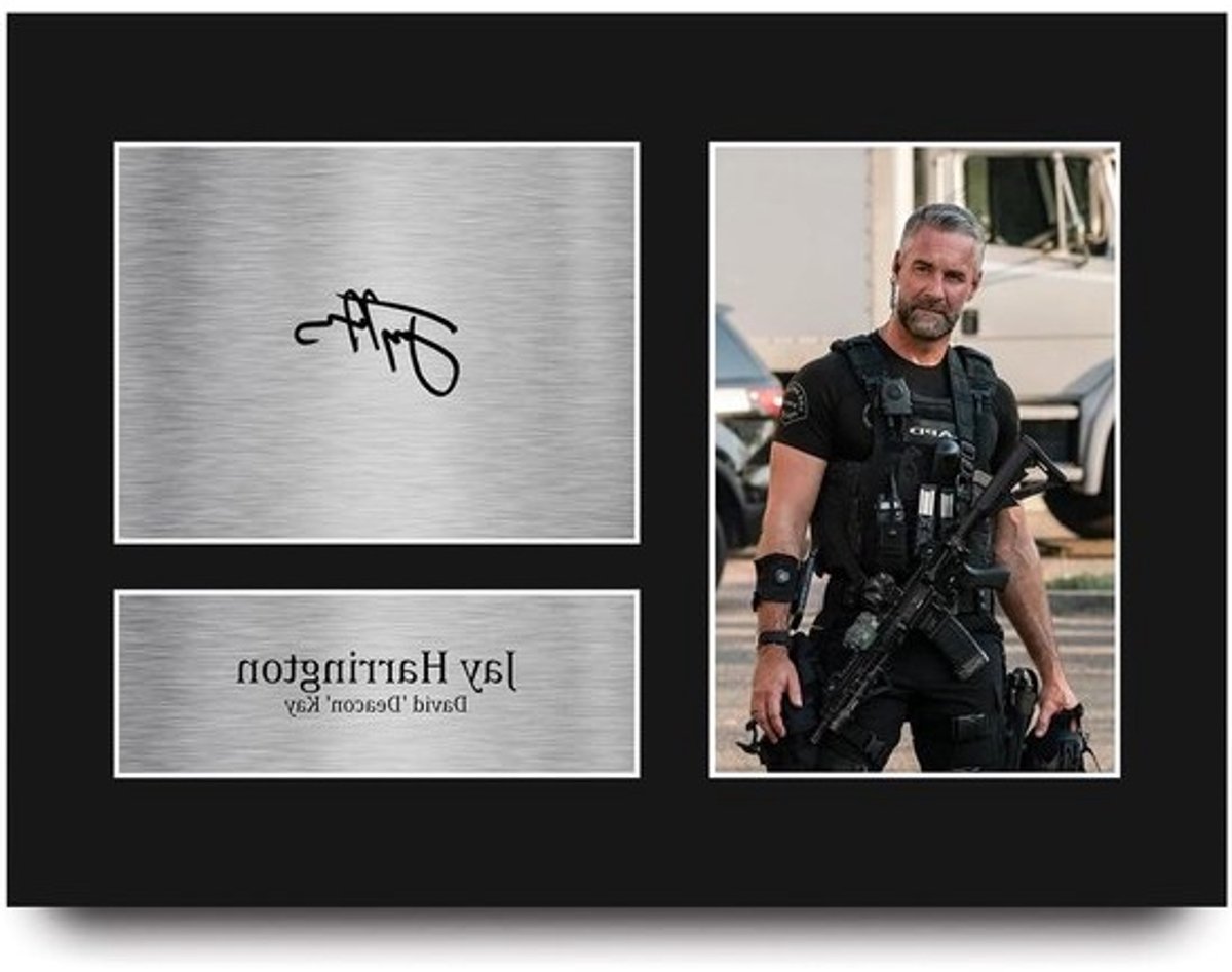 Gesigneerde Foto - TV Memorabilia - Fan Cadeau - Professioneel Gemaakt - A4 Formaat - Zwart