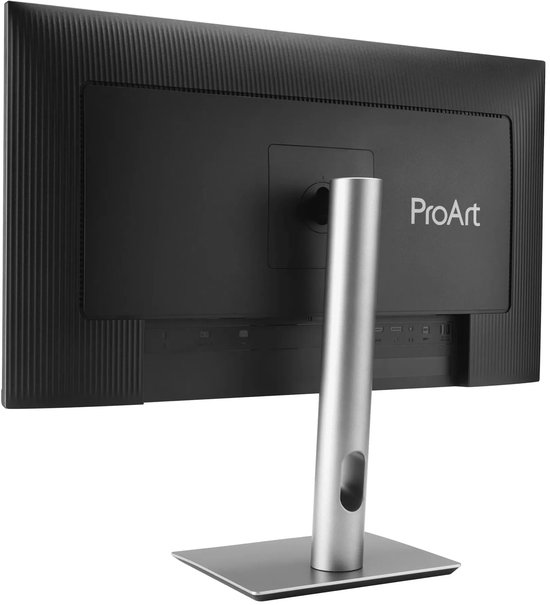 Achterzijde in een hoek van de ASUS ProArt monitor met zilveren voet en zwarte textuur.