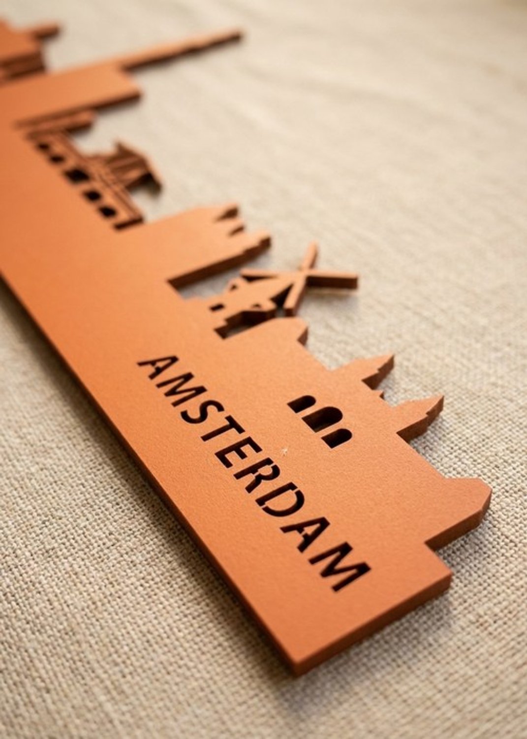 Houten Skyline Amsterdam | Wanddecoratie voor aan de muur | Oranje MDF | 70 cm breed