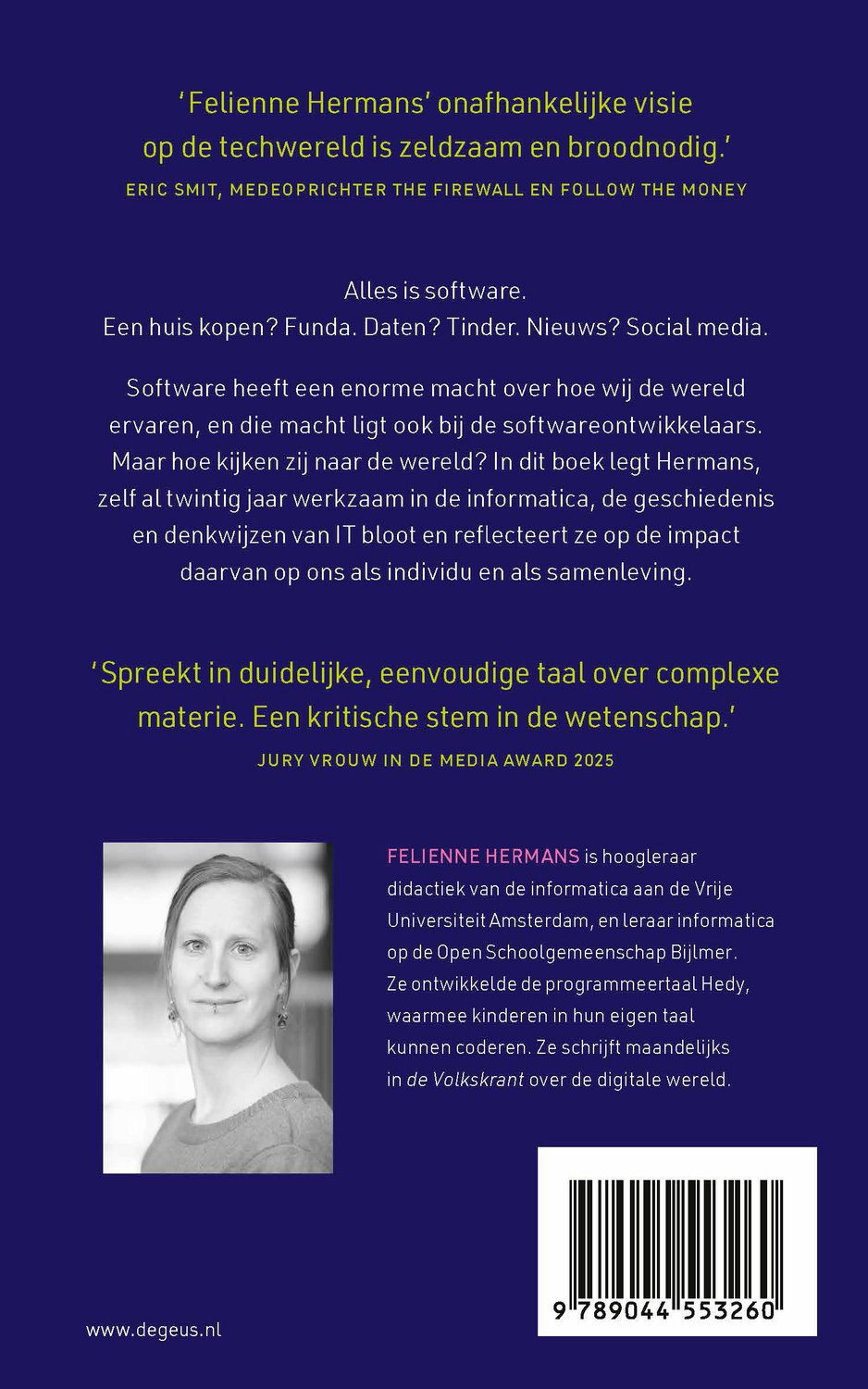 Achterflap van het boek 'Vierkante ogen' met een zwart-wit portret van Felienne Hermans en tekst over de impact van software.