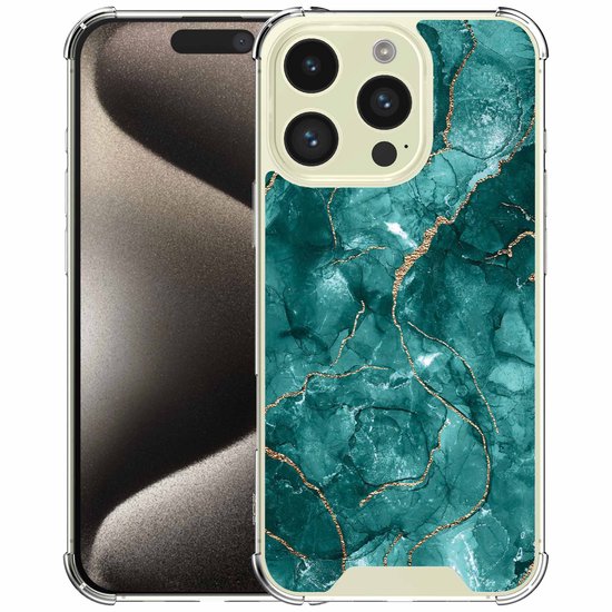 iPhone 15 Pro hoesje met groen marmerpatroon en gouden aders, achterkant.