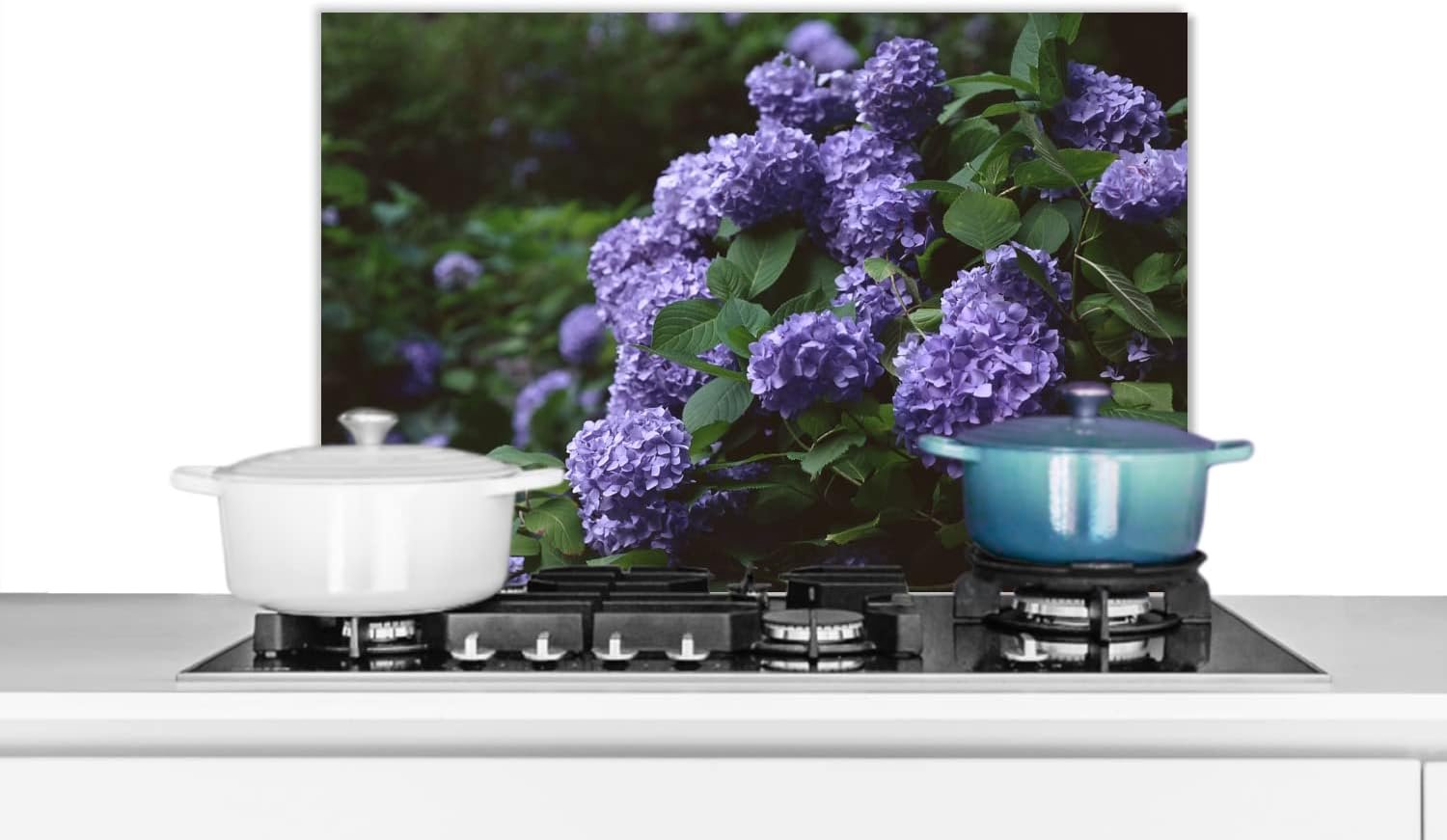 Spatscherm Keuken - 70x50 cm - Duisternis om hortensia in een tuin