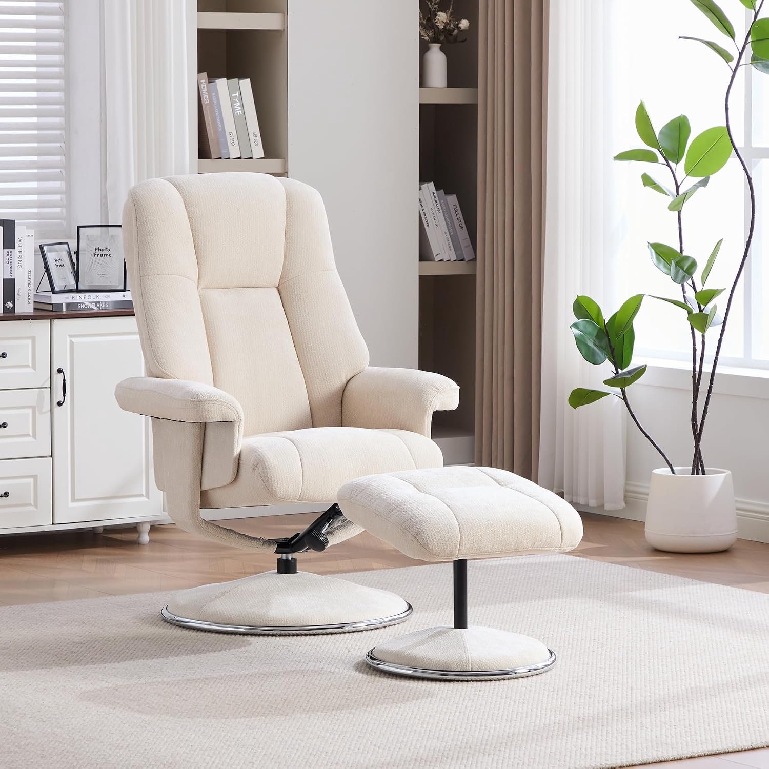 Relaxstoel, 360° draaibare tv-stoel met ligfunctie en kruk uit voor woonkamer slaapkamer, beige + chenille