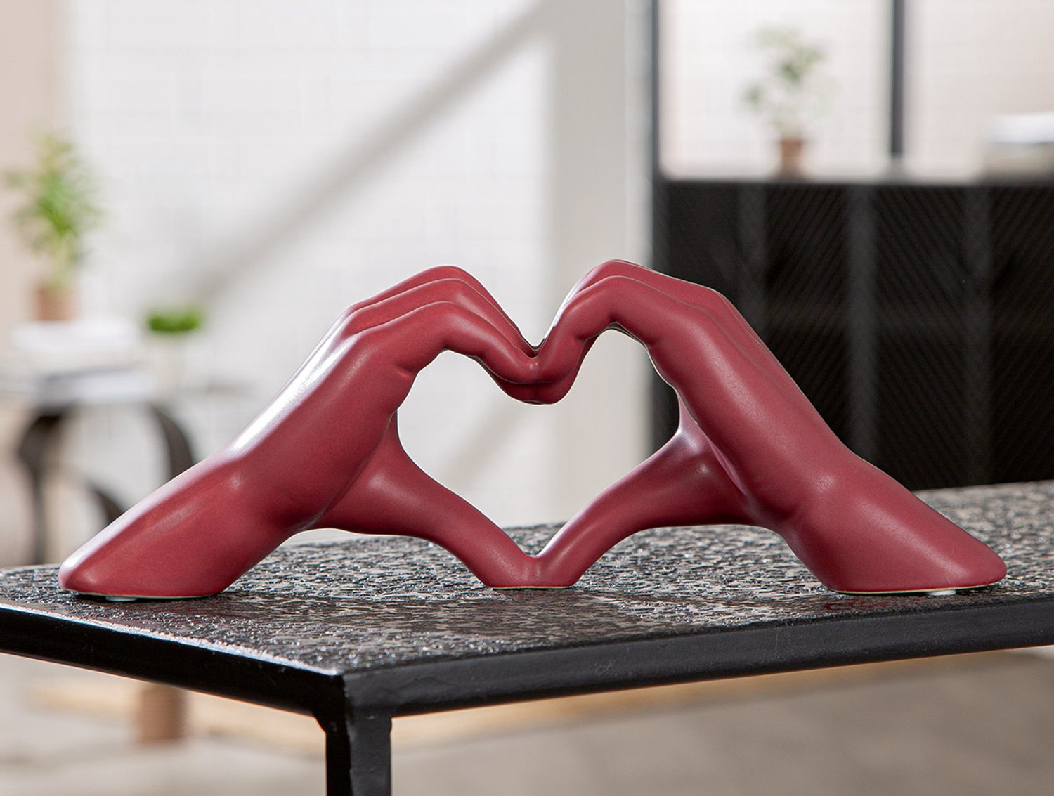 Heart Sign Hands - Beeld - Sculptuur - soft red - 7x31x11 cm keramiek special for rawa