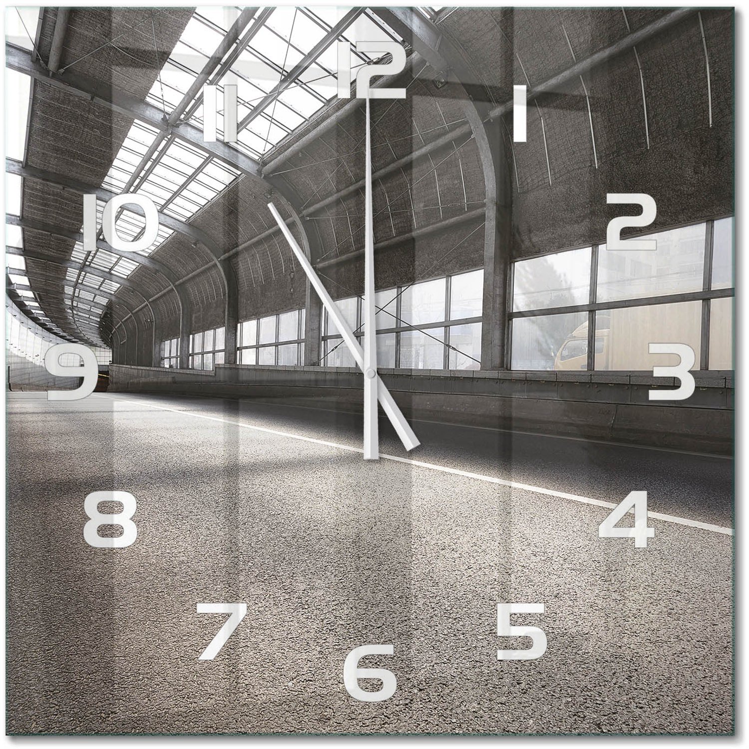 TULUP Wandklok - Straat in de tunnel Glazen Klok Met Print - 60x60 cm - Grijs Wandklok Glas Met Motief - Witte handen - Vierkante Klok - Wandklok Glas Decoratie - Gekleurde Glazen Klok