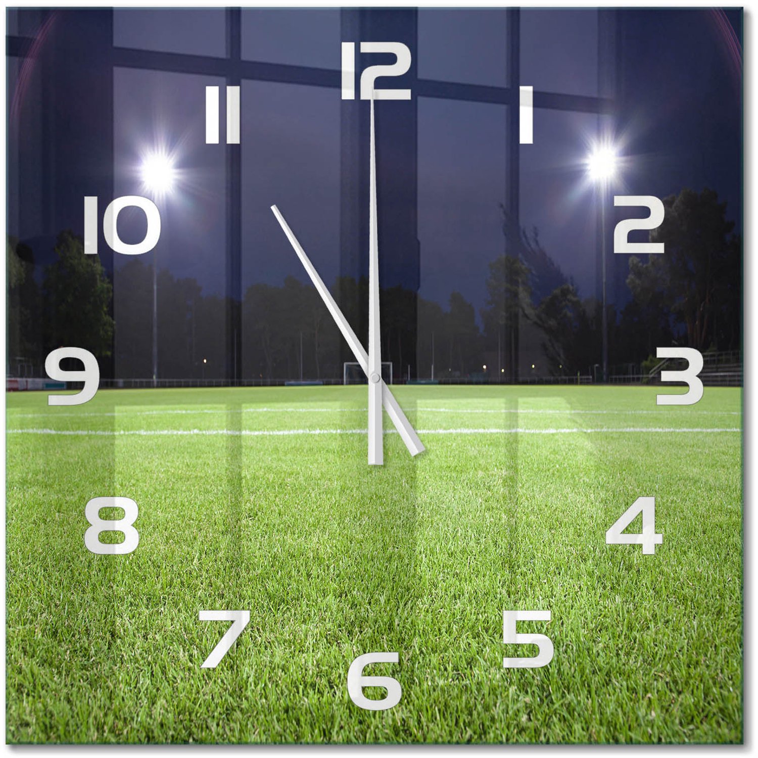 TULUP Wandklok - Voetbalveld Glazen Klok Met Print - 60x60 cm - Groente Wandklok Glas Met Motief - Witte handen - Vierkante Klok - Wandklok Glas Decoratie - Gekleurde Glazen Klok