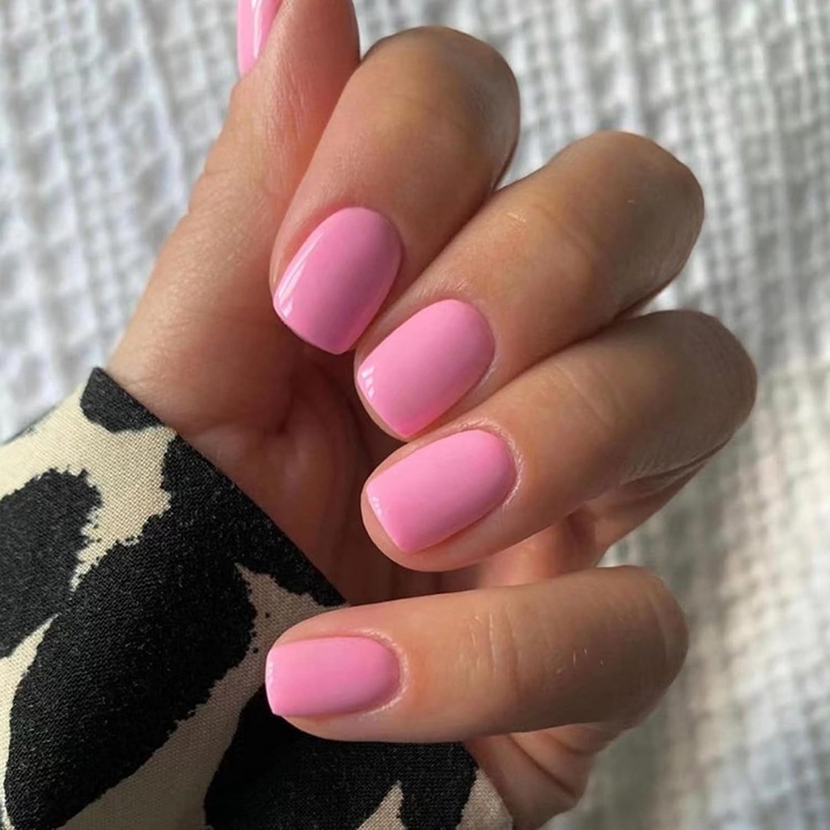 Nagels om op te plakken Kort Vierkant Press on Nails Glanzend Pure Kleur Kunstmatige Nagels Acryl Full Cover Valse Nagels Franse Kunstnagels Fake Nails voor Vrouwen en Meisjes 24 Stuks (Roze)