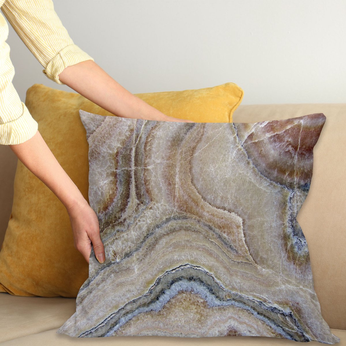 ABAKUHAUS Marmer Sierkussenhoes, Surreal Onyx Steen Surface Patroon Lichtblauw Details Afbeelding, Decoratieve Vierkante Sierkussenhoes, 70 x 70 cm, Cinnamon Beige Lichtbruin