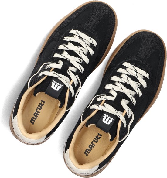 Paar zwarte Maruti sneakers met beige veters, crème details, luipaardprint en "MARUTI" op de binnenzool.