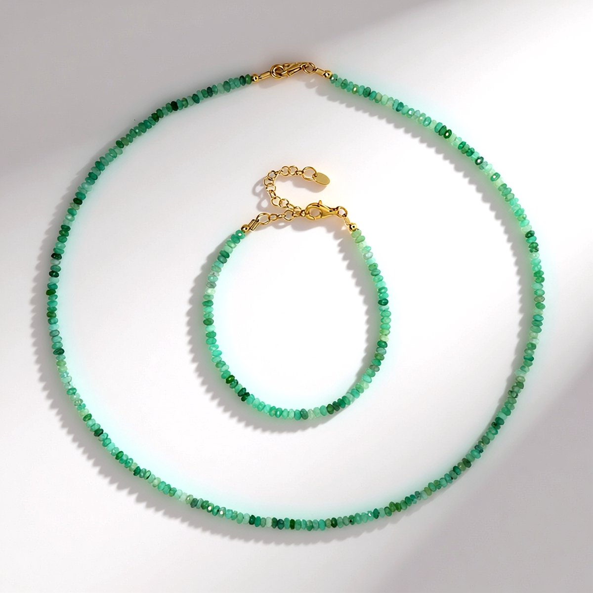 Cavill - Luxe 925 Sterling Zilver Set met Braziliaanse Smaragd Kralen 42,035 ct - Vergulde Ketting & Armband - Elegante Groene Edelstenen