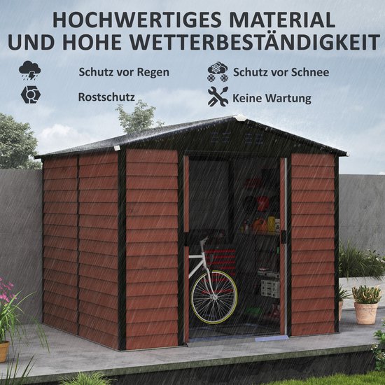 Buitenopname van een schuurtje met teakhouten wanden, een open deur en een fiets binnenin. Bescherming tegen regen en sneeuw.