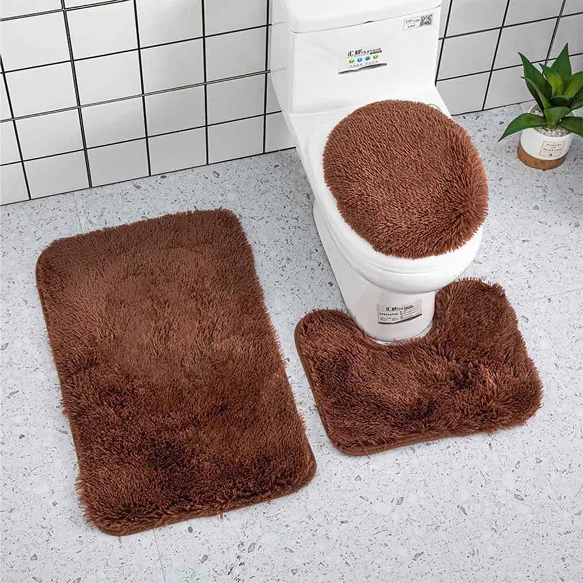 Driedelige badmattenset, gemaakt van dik, zacht fleecemateriaal, antislip, geurloos, zeer absorberend, Geschikt voor een rubberen onderkant, Geschikt voor toilet- en badkamervloeren en wasbaar.