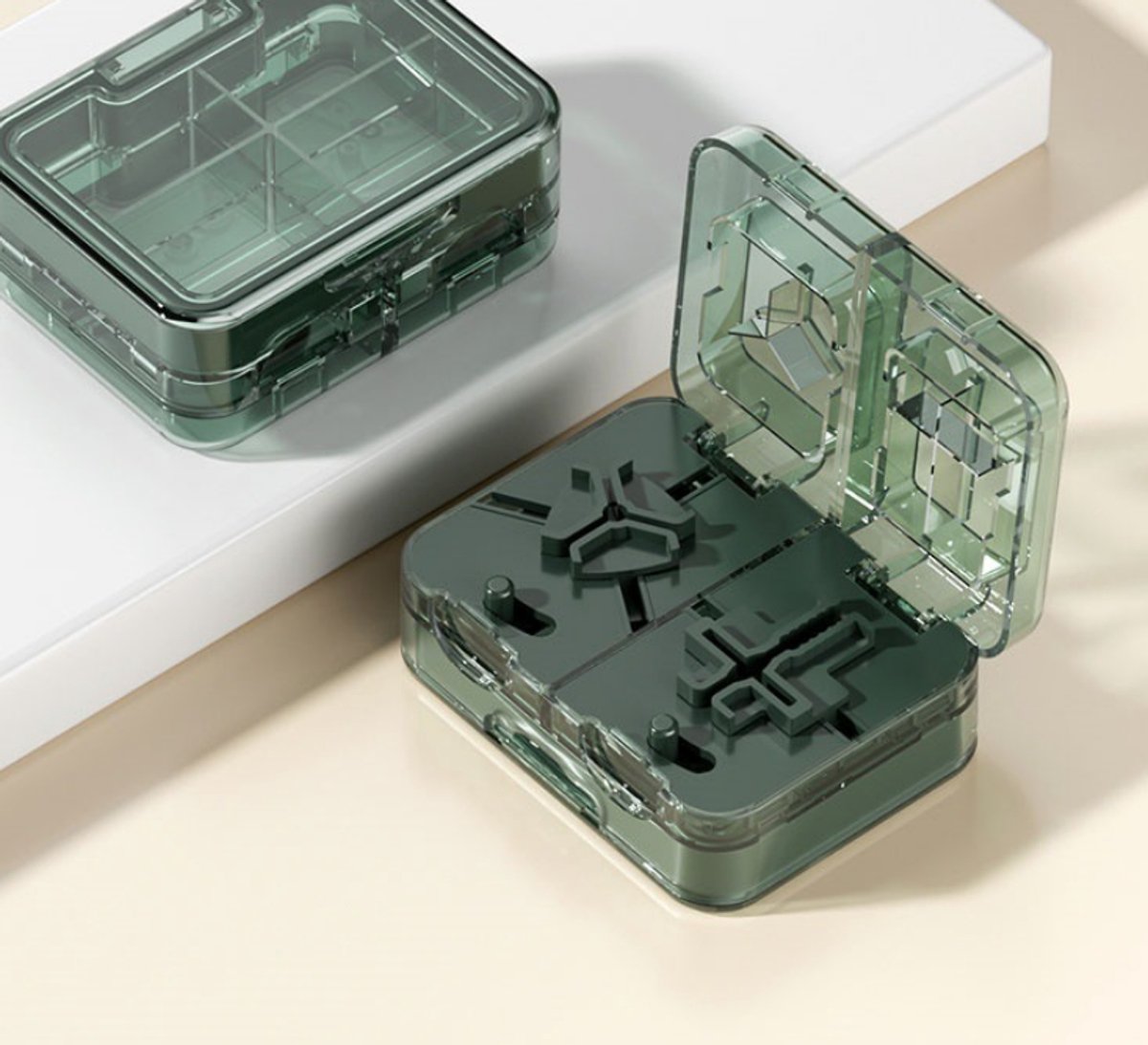 Pillensnijder met opbergvak, precisie tabletsnijder, snijdt tabletten in 1/2, 1/3 of 1/4, voor kleine en grote pillen, draagbaar voor dagelijks gebruik en reizen (groen)