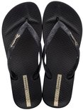 Zwarte Ipanema teenslippers met glinsterende bandjes en gouden logo.