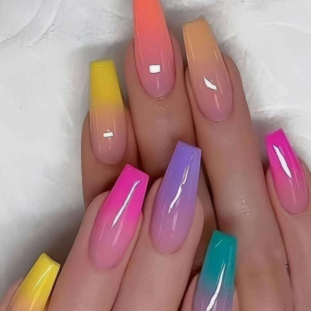 24 stuks Sarg Press on Nails, Middellang Regenboog Kleurverloop Kunstmatige Vingernagels, Ballerina Acryl Nagels om op te plakken, Natuurlijke Full Cover Fake Nails voor Vrouwen Meisjes