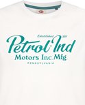 Wit T-shirt met ronde hals en groen 'Petrol Ind Motors Inc. Mfg. Established '89' opschrift op de borst.