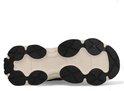 Onderkant van groene dames sneakers met beige zool en zwarte noppen.