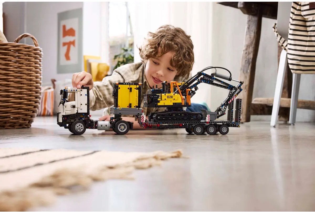 LEGO Technic Volvo FMX truck & EC230 elektrische graafmachine 42175 — afbeelding 24