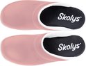 Bovenkant roze Skolys klompen met witte voering en zwarte binnenzool met Skolys logo.