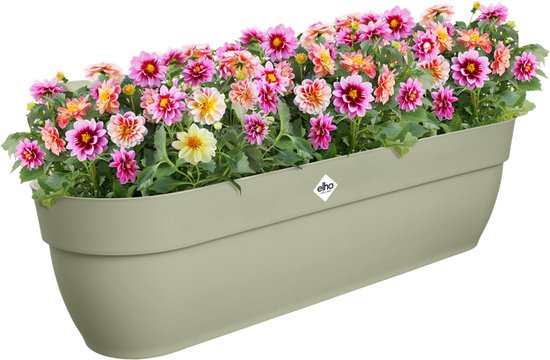 Lichtgroene, kunststof balkonbak gevuld met roze en gele bloemen, met Elho logo.