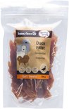 Doorzichtige verpakking met Beeztees Eendenfilet, zachte snacks van 200 gram.