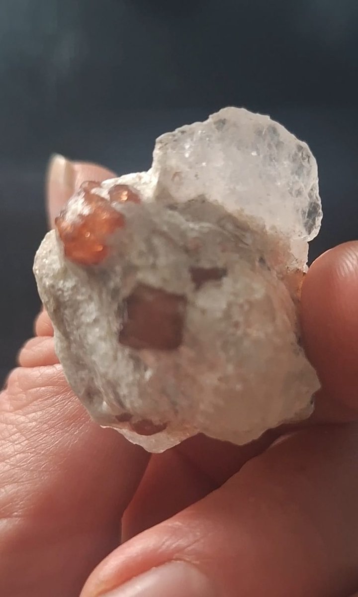 Healing Magic 777 - Spessartien Granaat - edelsteen voor optimisme en helderheid - edelsteen om te vertrouwen op het onbekende - manifestatie - creatieve ideeen - levenslust en spirituele inzichten - innerlijk kind