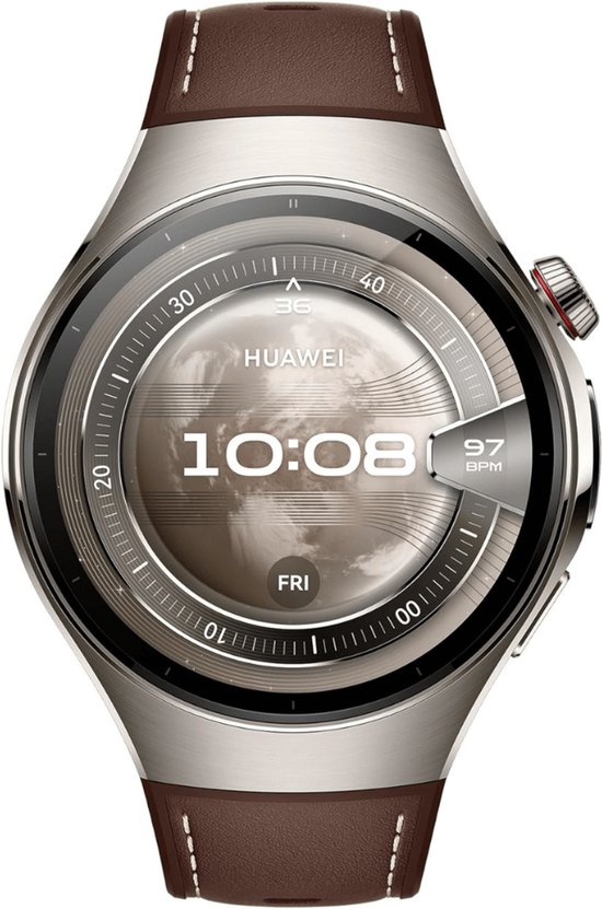 Zilverkleurig smartwatch met bruine leren band, toont de tijd '10:08' en 97 BPM.