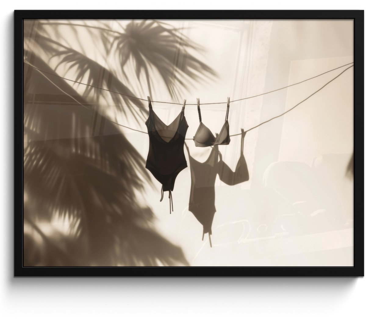 FrameYourWall Poster in lijst - Fotolijst 80x60 cm - Posters - Badkleding - Palmbomen - Schaduw - Tropisch - Posterlijst zwart - Decoratie - Wanddecoratie woonkamer - Muurdecoratie slaapkamer Badkleding - Waslijn - Tropisch