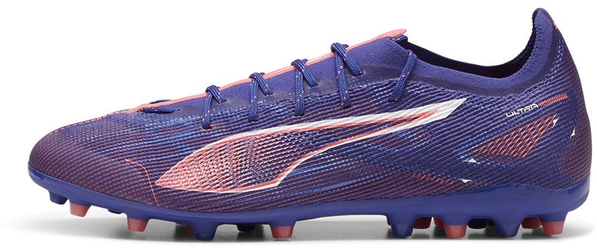 Puma Ultra 5 Pro MG voetbalschoenen in paars, EU 47, met PWRTAPE-steunframe voor stabiliteit bij snelle bewegingen.