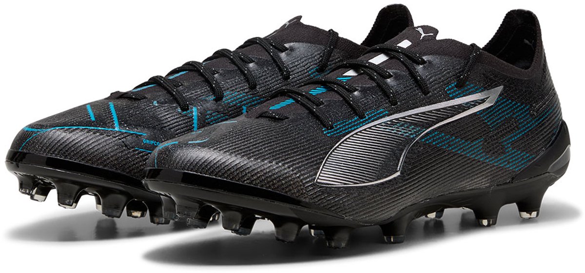 Zwarte Puma Ultra 5 Ultimate Ag voetbalschoenen EU 42 met blauwe accenten en hoge grip voor kunstgras.