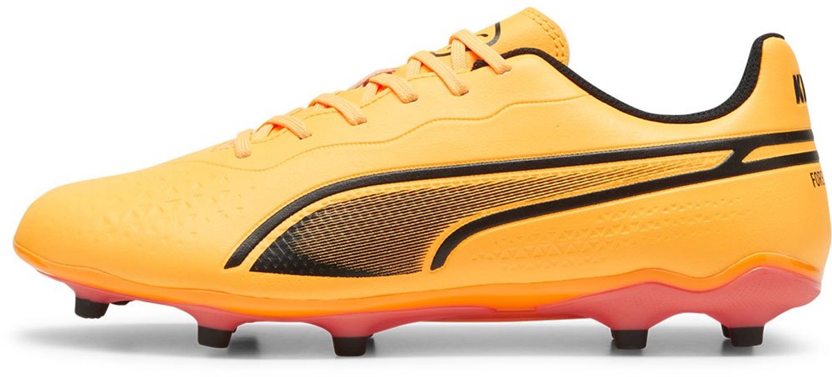 Puma King Match FG/AG voetbalschoenen in oranje, EU 44 1/2, met gedurfde ontwerpupgrades en innovatieve materialen.