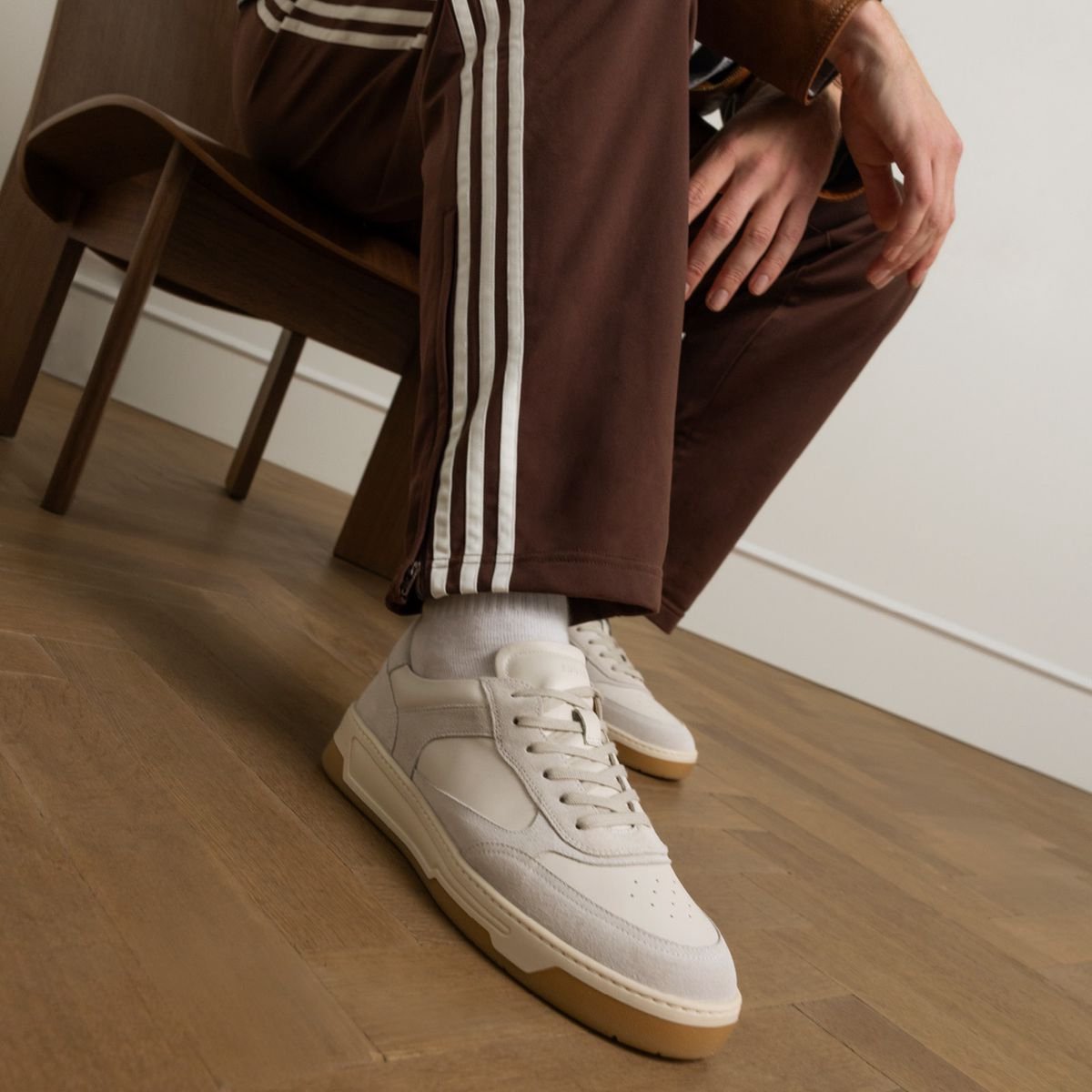Manfield - Heren - Off white leren sneakers met suède details - Maat 43